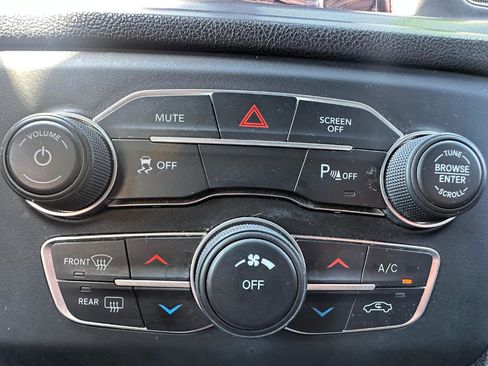 Used 2023 Dodge Charger SXT RWD image 17