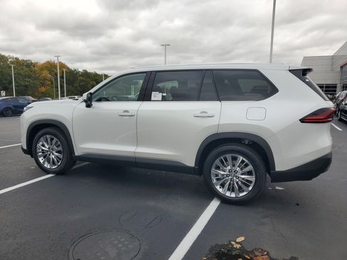 Used 2026 Toyota Grand Highlander Platinum image 4