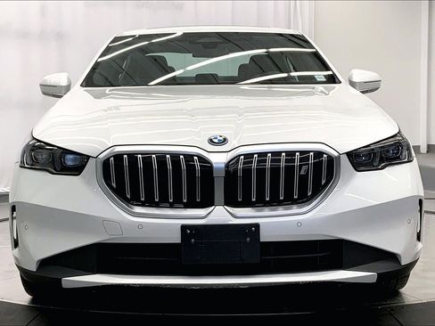 Used 2025 BMW i5 xDrive40 w/ M Sport Package AWD/4WD image 8