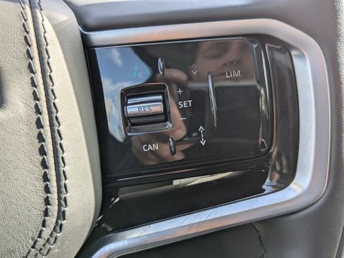 Used 2023 Land Rover Range Rover Velar S image 17