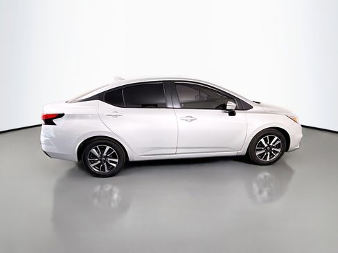 Used 2021 Nissan Versa SV image 11