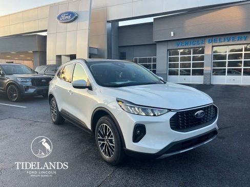 New 2025 Ford Escape SE w/ Class II Trailer Tow Package image 3