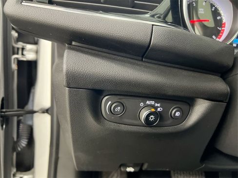 Used 2018 Buick Regal Essence w/ Driver Confidence Package #1 image 17