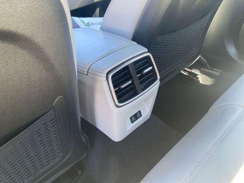 Used 2025 Genesis G70 2.5T image 24