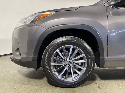 Certified 2017 Toyota Highlander XLE w/ Carpet Mat Package image 11