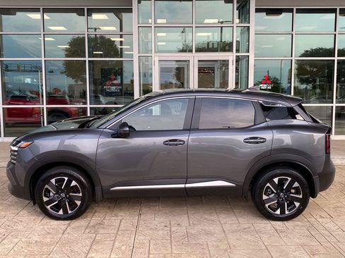 Certified 2025 Nissan Kicks SV AWD/4WD image 4