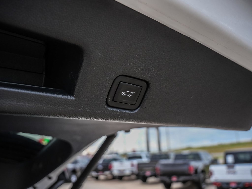 Used 2025 Chevrolet Traverse LT FWD image 13