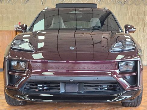 Used 2025 Porsche Macan Turbo Electric AWD/4WD image 3