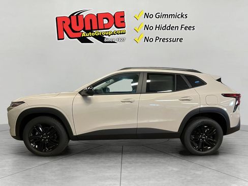 New 2026 Chevrolet Trax ACTIV w/ Sunroof Package FWD image 3