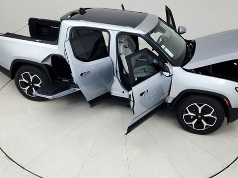 Used 2023 Rivian R1T Adventure image 21