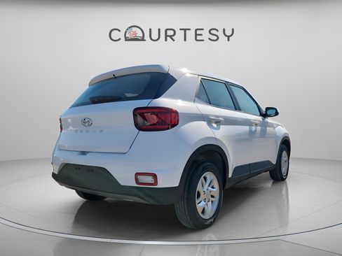 New 2026 Hyundai Venue SE image 4