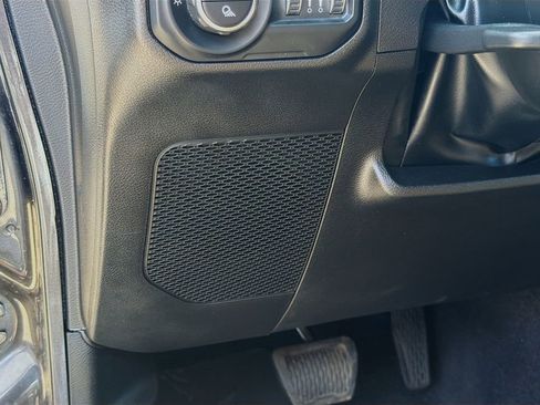 Used 2022 Jeep Gladiator Overland w/ Popular Equipment Package AWD/4WD image 23