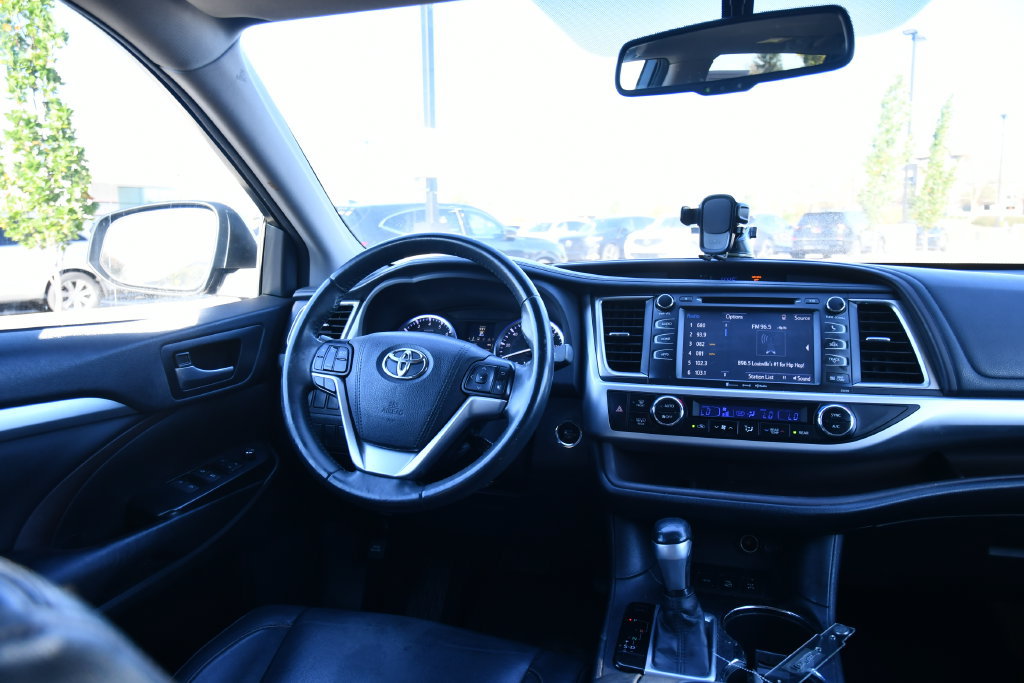 Used 2016 Toyota Highlander XLE AWD/4WD image 18