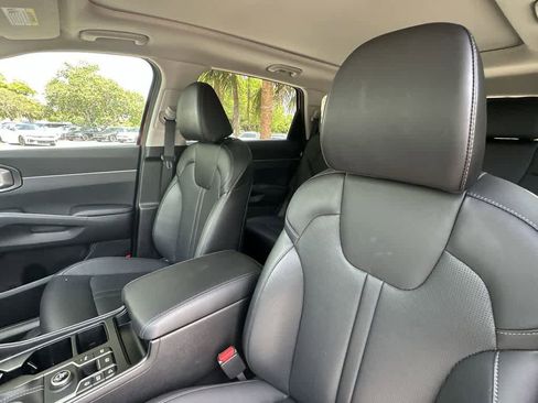 Certified 2025 Kia Sorento S w/ Panoramic Sunroof Package FWD image 14