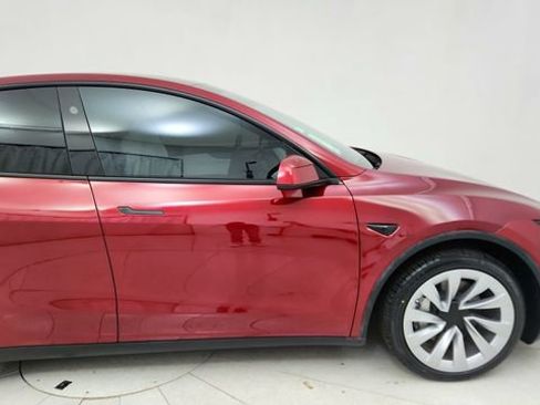 Used 2026 Tesla Model Y AWD image 8