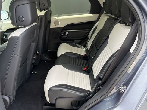 Used 2025 Land Rover Discovery S AWD/4WD image 7