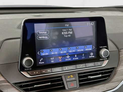 Used 2025 Nissan Altima 2.5 SV FWD image 21