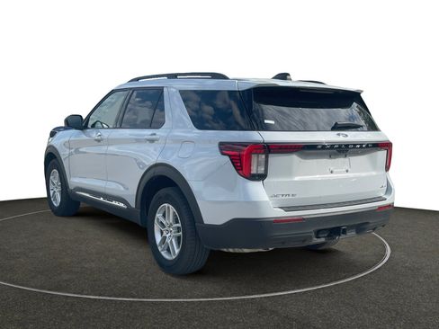 Used 2025 Ford Explorer Active image 3