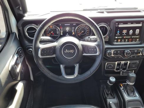 Used 2023 Jeep Wrangler Unlimited Sahara AWD/4WD image 5
