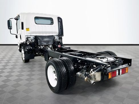 New 2026 Isuzu NPR RWD image 18