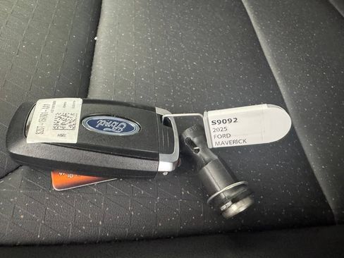 Used 2025 Ford Maverick Tremor AWD/4WD image 3