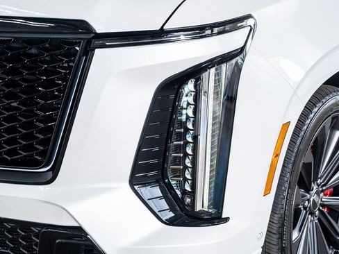 Used 2025 Cadillac Escalade ESV V image 13