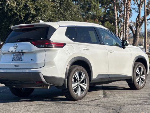 Used 2025 Nissan Rogue SL FWD image 4