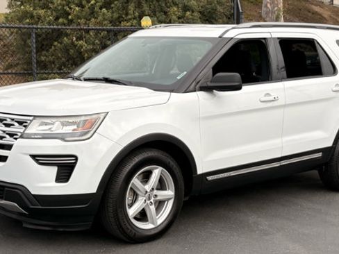 Used 2019 Ford Explorer XLT FWD image 1