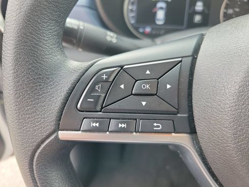 Used 2025 Nissan Versa SV FWD image 18