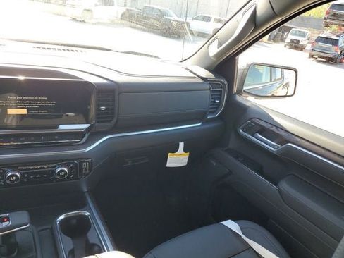 New 2026 GMC Sierra 1500 SLT image 17