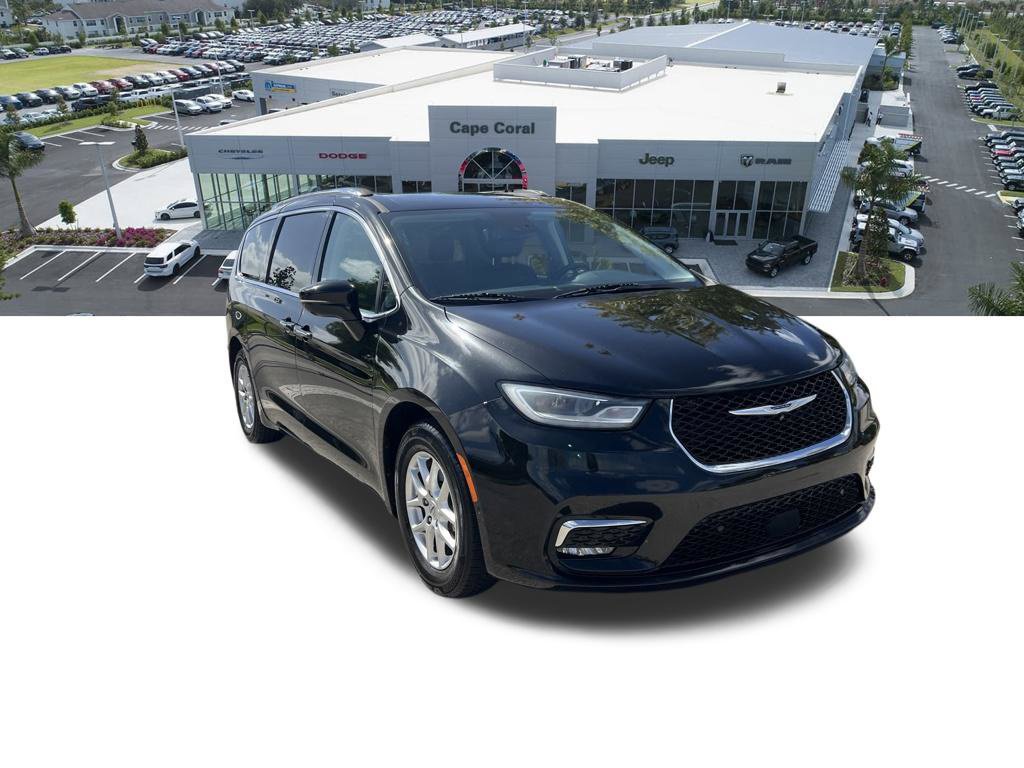 Used 2021 Chrysler Pacifica Touring-L w/ Premium & Safety Sphere Group FWD image 3