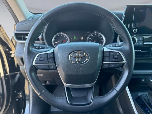 Used 2024 Toyota Highlander LE image 29