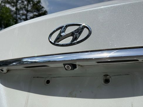 Used 2012 Hyundai Genesis 3.8 w/ Premium Pkg RWD image 10