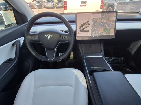 Used 2022 Tesla Model Y Performance AWD/4WD image 18