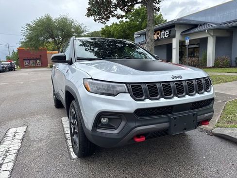 Used 2024 Jeep Compass Trailhawk AWD/4WD image 2