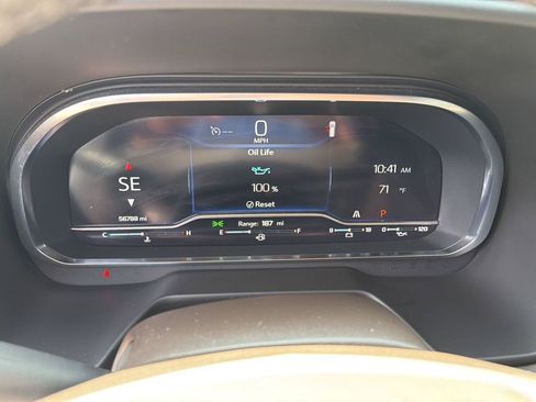 Used 2024 Chevrolet Suburban LT RWD image 24