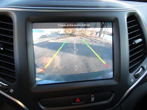 Used 2022 Jeep Cherokee Latitude Lux image 10