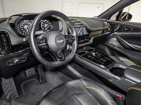 Used 2025 Aston Martin DBX 707 image 3