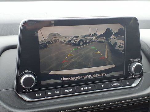 Used 2024 Nissan Rogue SV FWD image 8