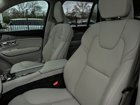 Used 2025 Volvo XC90 T8 Plus w/ Protection Package Premier image 29