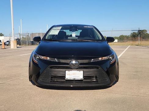 Used 2025 Toyota Corolla LE image 9