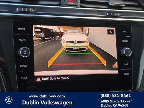 Used 2018 Volkswagen Tiguan SE w/ Panoramic Sunroof Package image 16