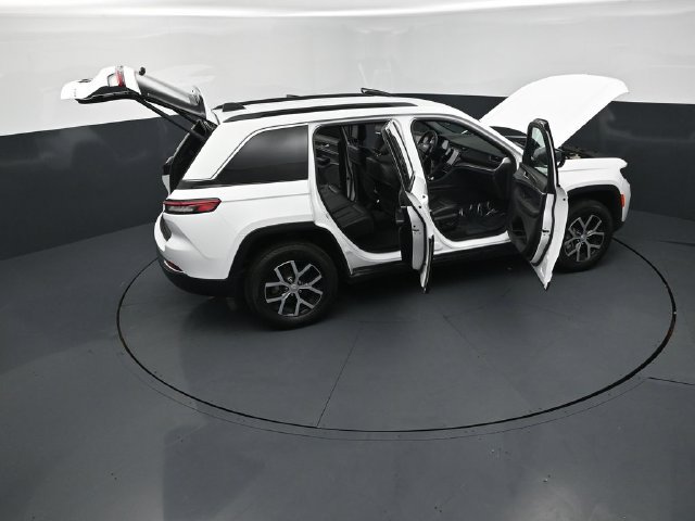 Certified 2025 Jeep Grand Cherokee Limited AWD/4WD image 30
