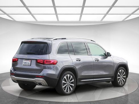 Used 2022 Mercedes-Benz GLB 250 4MATIC image 3