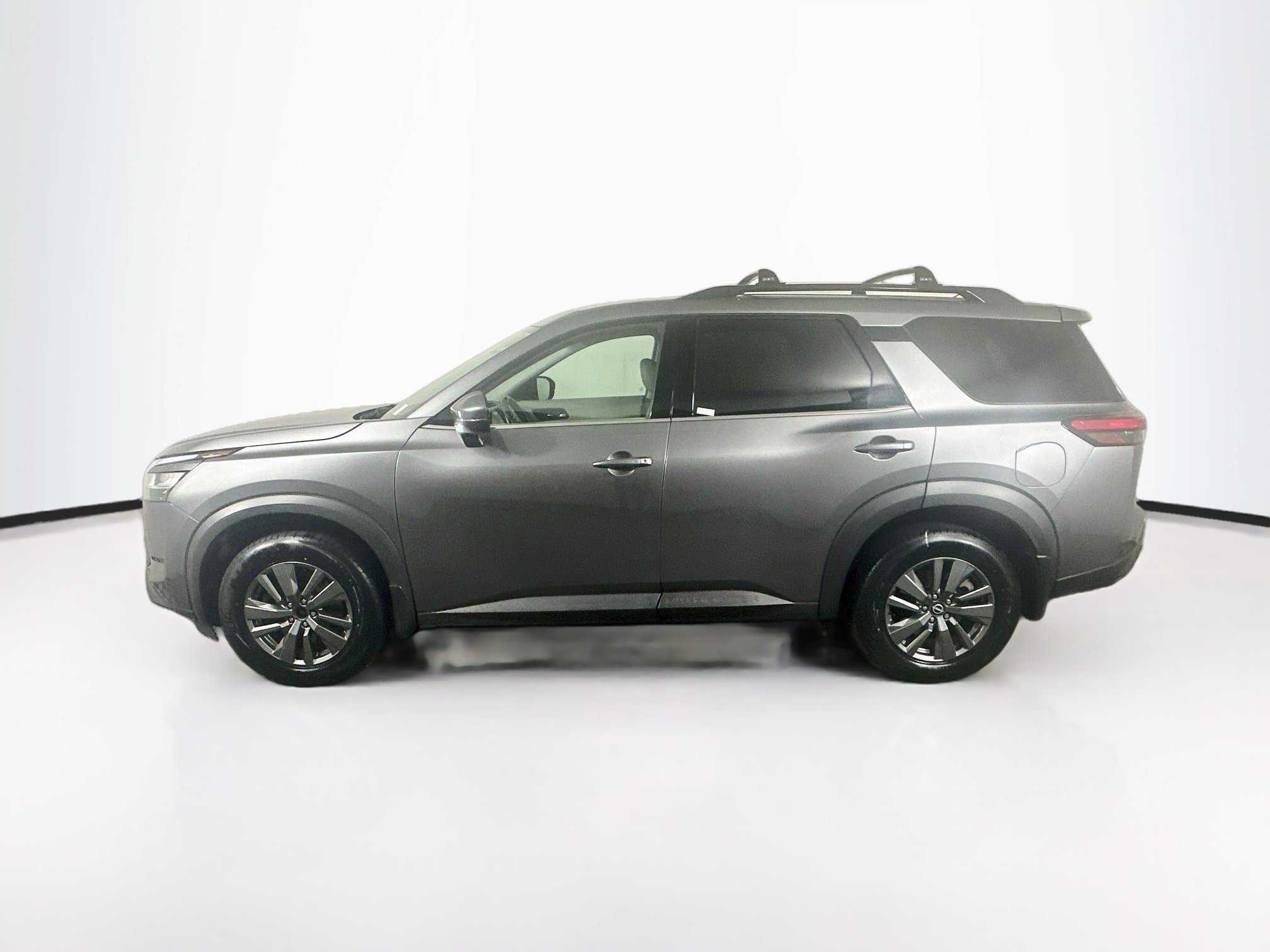 Used 2022 Nissan Pathfinder SV FWD image 4