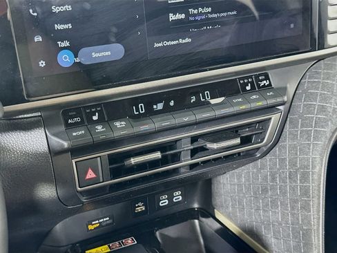Used 2025 Toyota Camry XLE FWD image 26