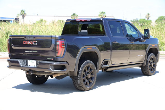 Used 2024 GMC Sierra 2500 AT4 w/ Technology Package AWD/4WD image 9