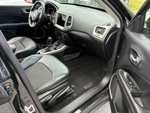 Used 2017 Jeep Compass Latitude w/ Popular Equipment Group AWD/4WD image 17