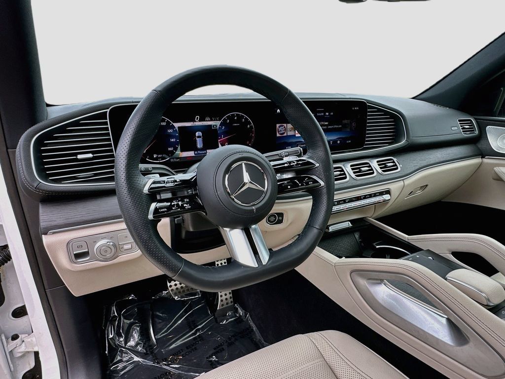 Used 2026 Mercedes-Benz GLS 580 4MATIC image 11