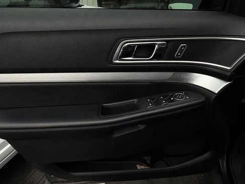 Used 2016 Ford Explorer XLT w/ Equipment Group 202A AWD/4WD image 7